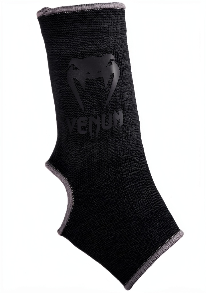 Cavigliere Venum Kontact indossate durante un allenamento di kickboxing