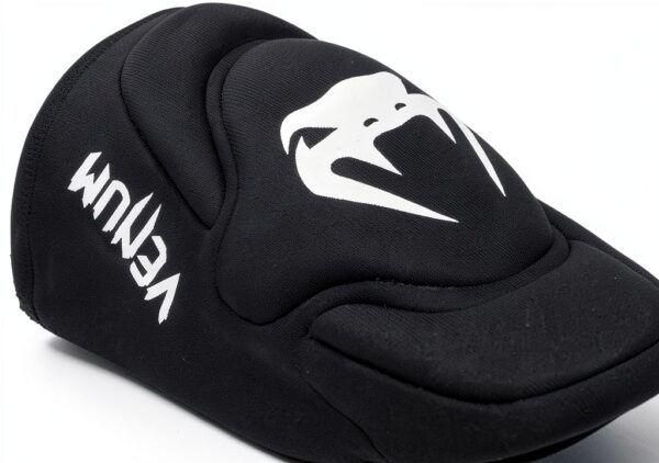 Parastinchi ginocchio VENUM sintetico leggero per boxe-5