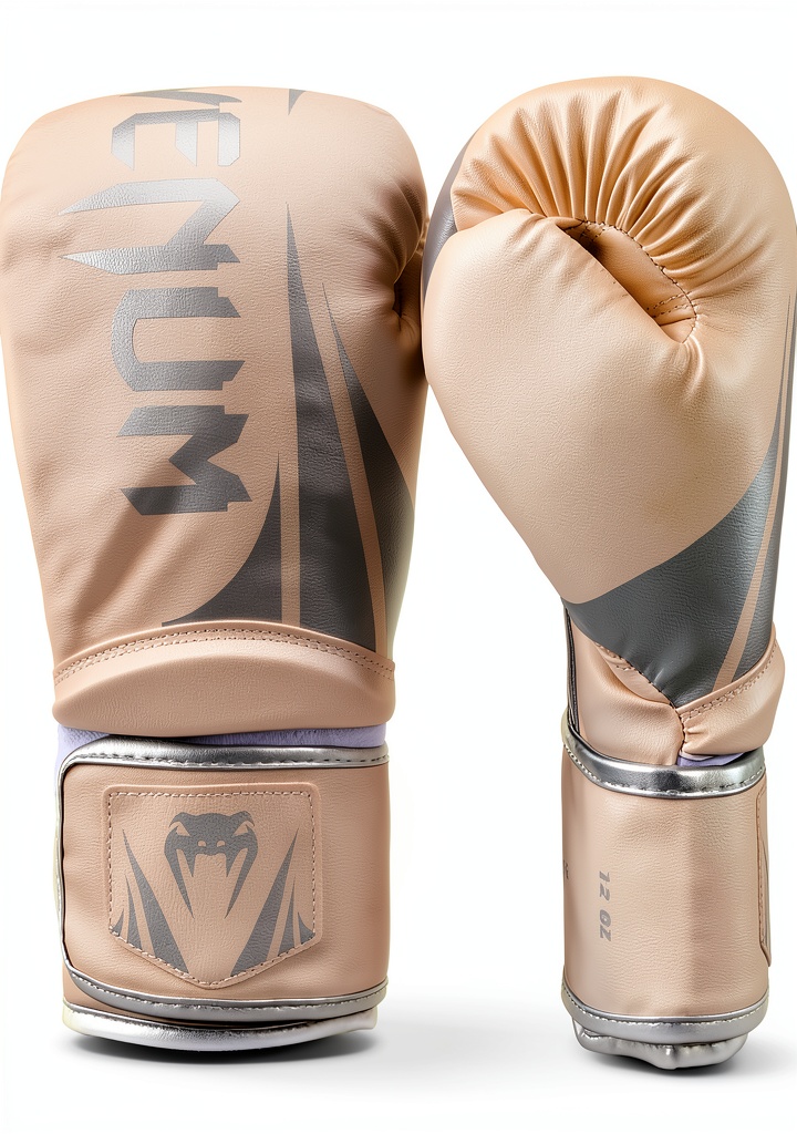 Guantoni da boxe Venum Challenger 25 oz in uso su sacco da boxe